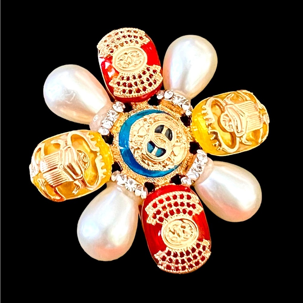 Regal Design Gold tone and Pearl Brooch NWT